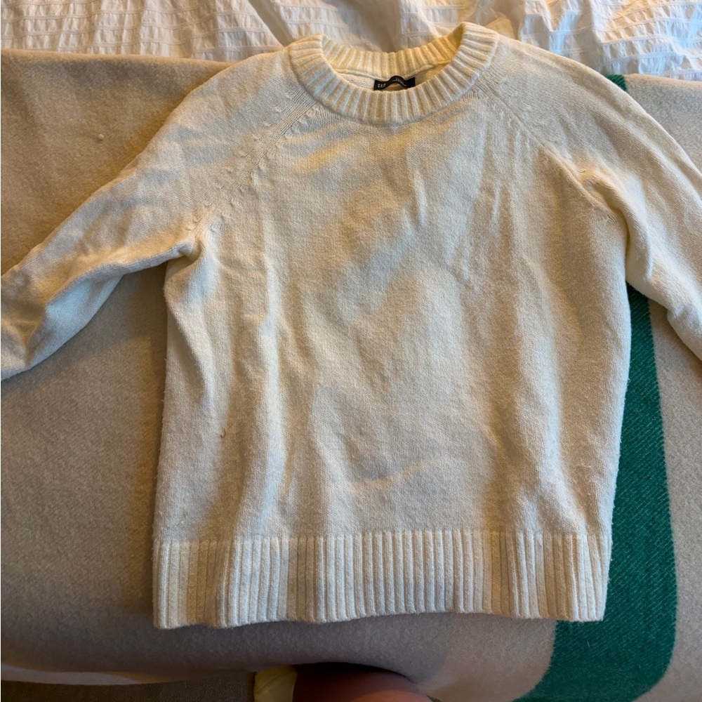 GAP Cream Crewneck Sweater - Classic Knit Pullover